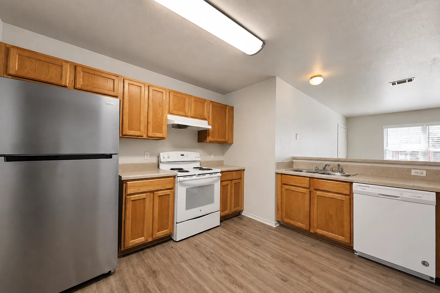 415 E 4th Ave, Belton — Photo 2