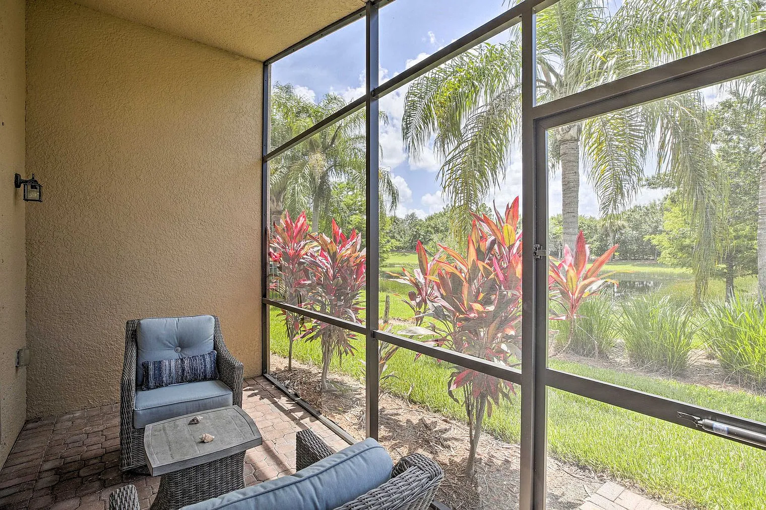 3 bed, 2.0 bath, 1571 sqft, $5,064 — Photo 4
