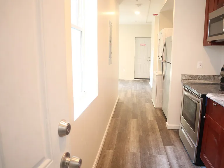 2202 Maryland Ave — Photo 3