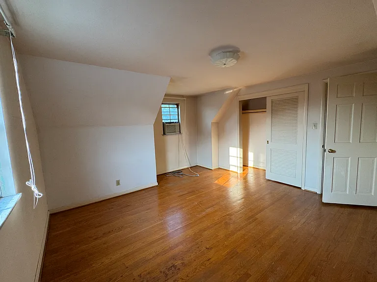 665 Killarney Dr — Photo 15