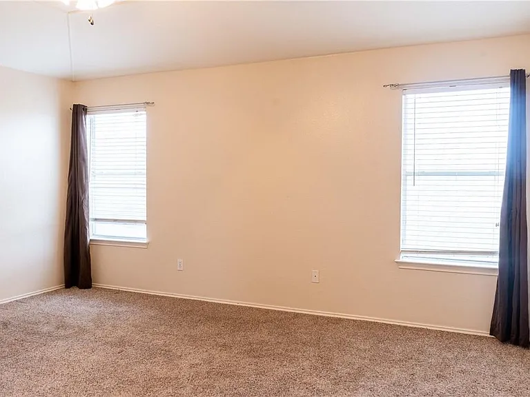 1608 Diana Dr — Photo 8