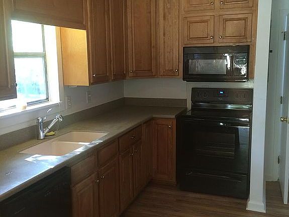 5th image of 422 Live Oak Ln
