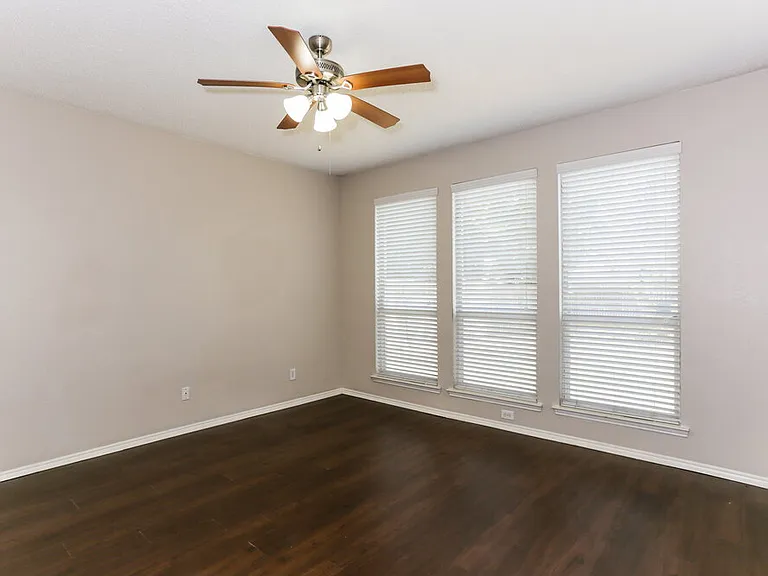 317 Pebblebrook Ln — Photo 10