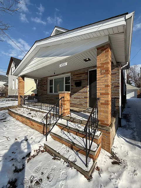 3223 W 33rd St photo 1