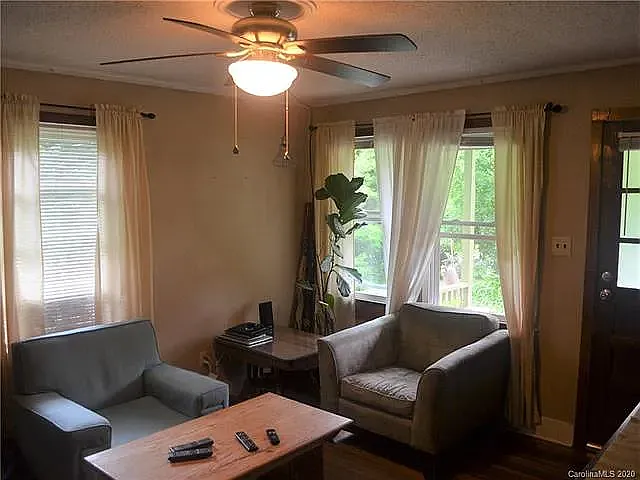 31 Cherokee Rd — Photo 2