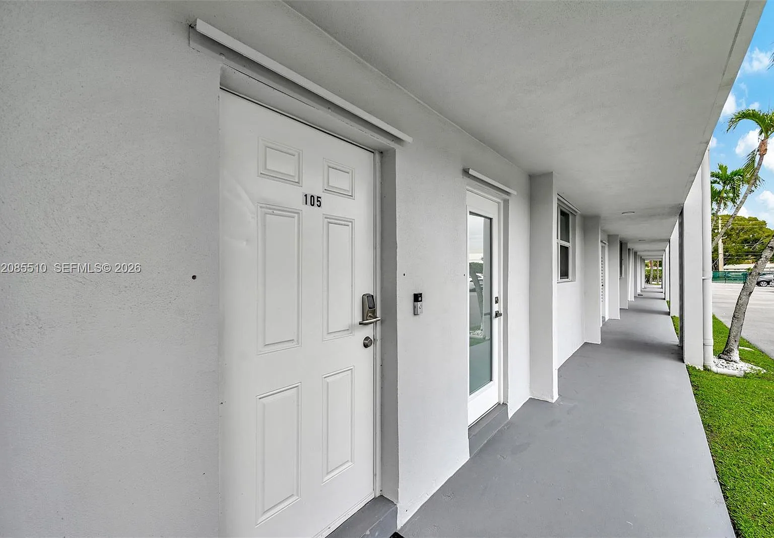 Deerfield Beach Gardens C — Photo 4
