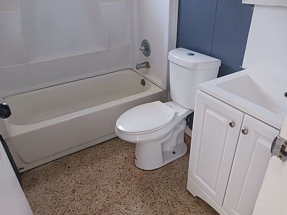 3rd image of 414 Avenue F #3