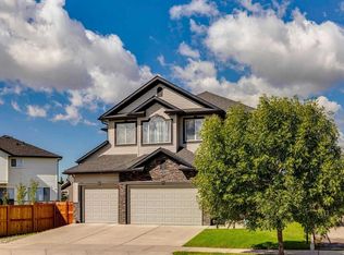437 E Kinniburgh Blvd, Chestermere, AB T1X 0P4