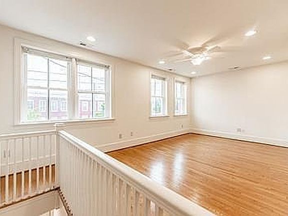 3rd image of 1816 W Cary St