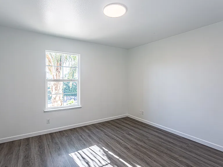 2337 N Silvervale St — Photo 38