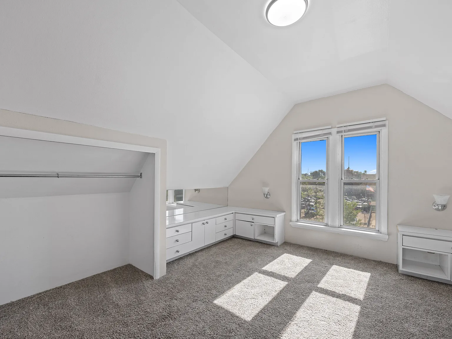 Thomas Logan Apartments — Photo 3
