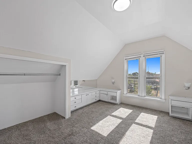Thomas Logan Apartments — Photo 3