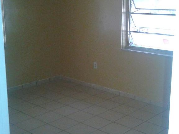 3rd image of 962 NE 132nd St