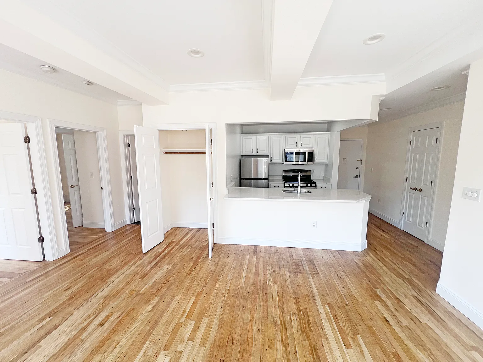 2 bed, 800 sqft, $2,800 — Photo 4