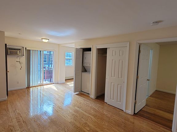 4th image of 8402 143rd St #602