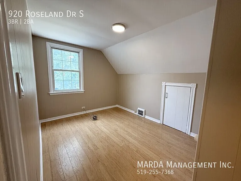 920 Roseland Dr S — Photo 27