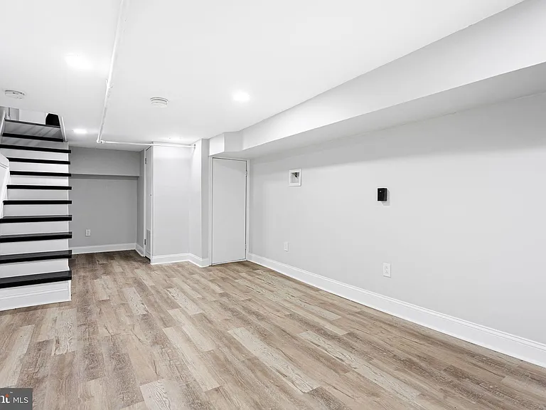 1847 Gerritt St — Photo 23