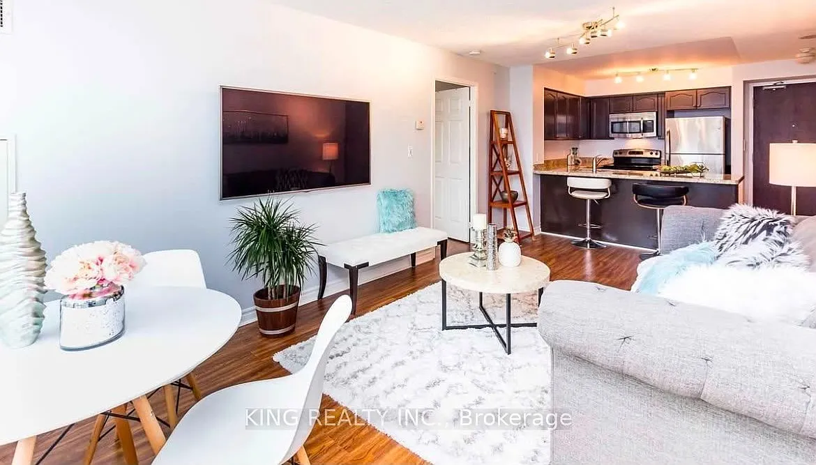 2 bed, $2,785 — Photo 4