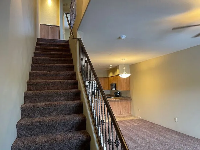 1435 W Kilburn St #2102 — Photo 14