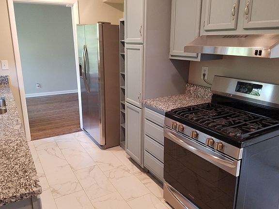 3rd image of 2718 Shannon Dr