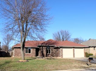 3345 W Tracy Ct, Springfield, MO 65807