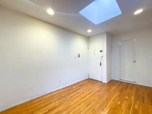 Rented by Compass | media 32