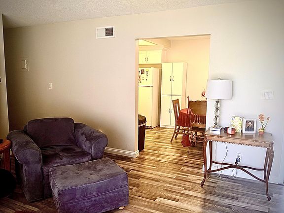 2nd image of 718 E La Veta Ave #718