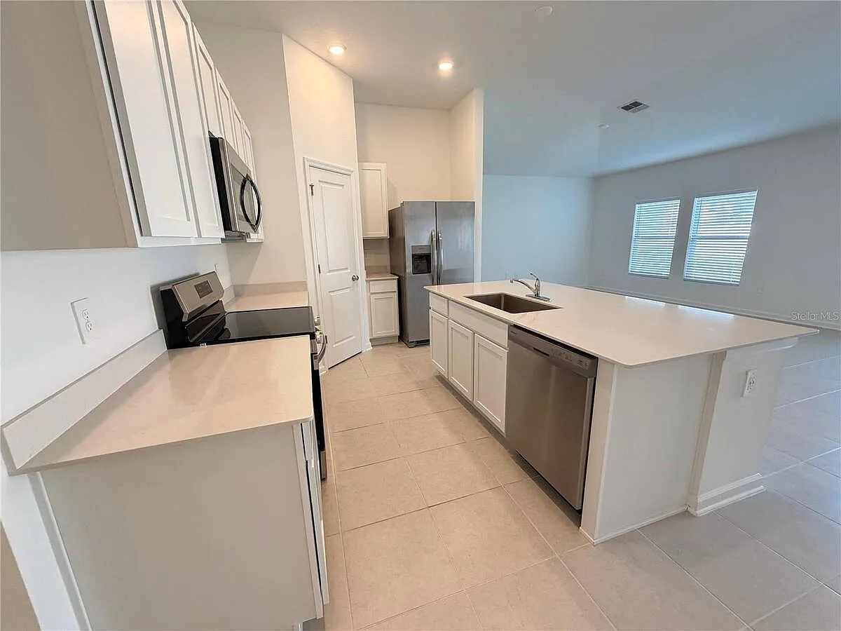 3 bed, 2.0 bath, 1580 sqft, $2,600 — Photo 3
