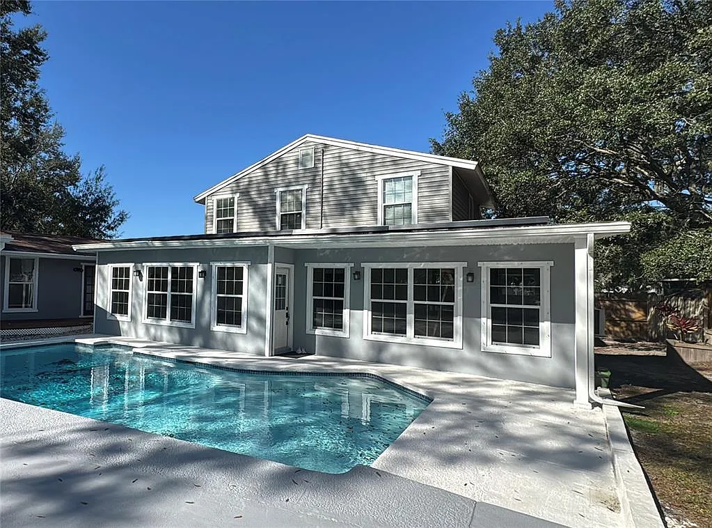 4 bed, 2.0 bath, 2569 sqft, $2,900 — Photo 1