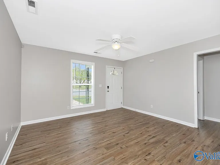 800 Linwood Dr NW — Photo 4