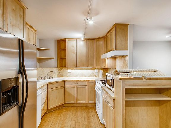 2nd image of 964 Arapahoe Ave APT 3