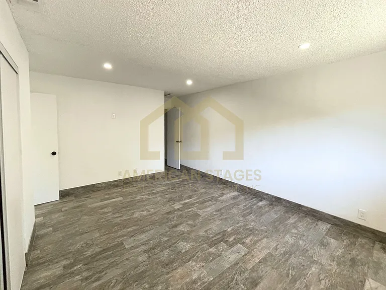 916 N M Pl — Photo 15