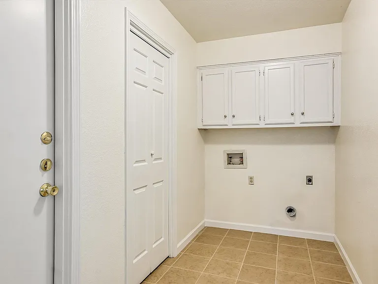 803 Valley View Dr #B — Photo 8