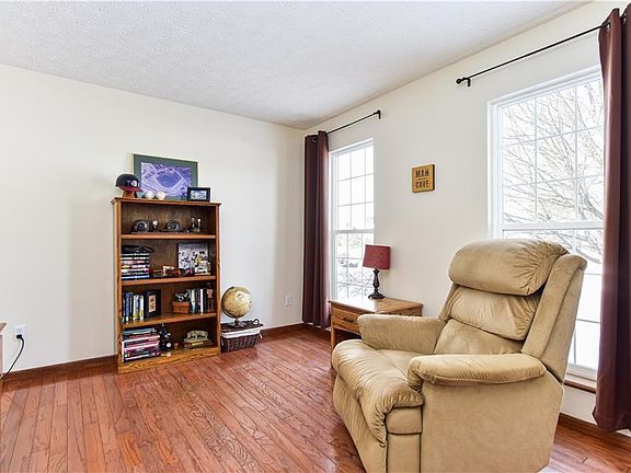 4th image of 4562 Greenlawn Dr