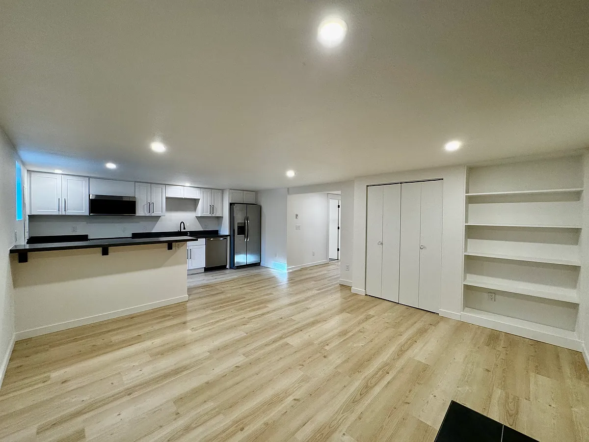 Building Photo - 5412 S Fletcher St #B