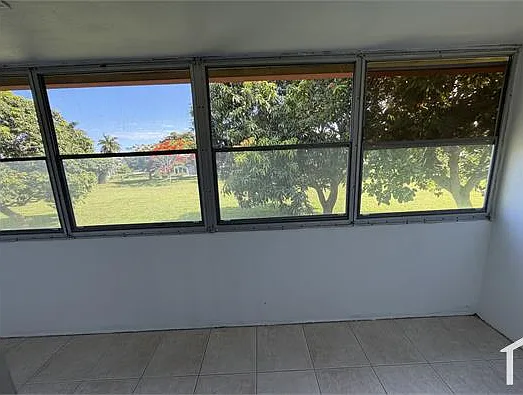 261 Camden Dr E #K — Photo 17