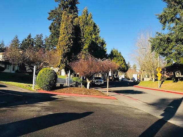 PROPERTY ENTRANCE
Anacortes Ave