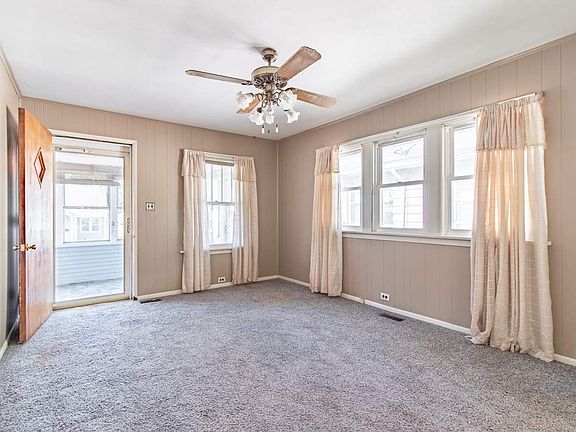 5th image of 1105 W Gilbert Ave