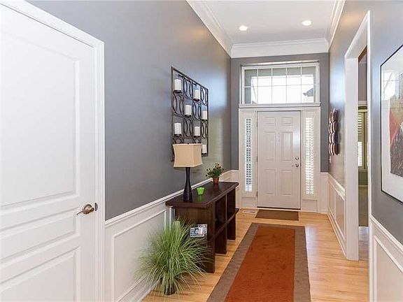 .. Expansive Foyer with can lighting
