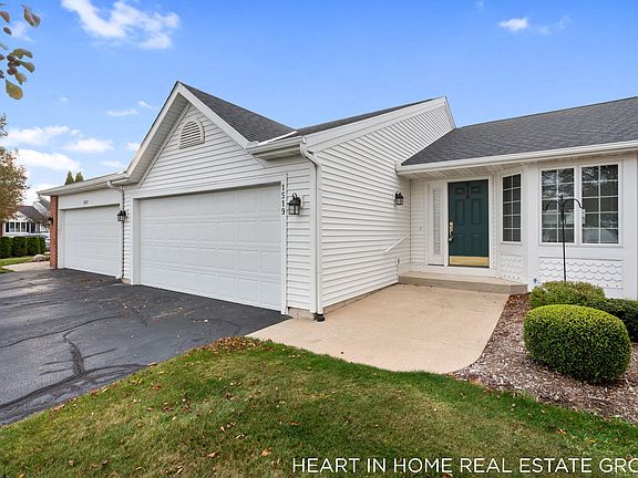 2nd image of 1519 Castlemaine Dr