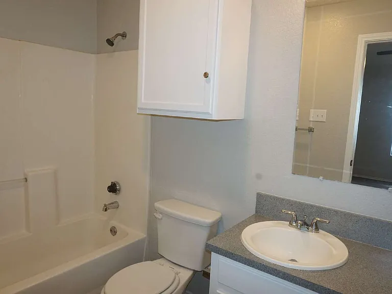 238 Genoa Ave — Photo 9