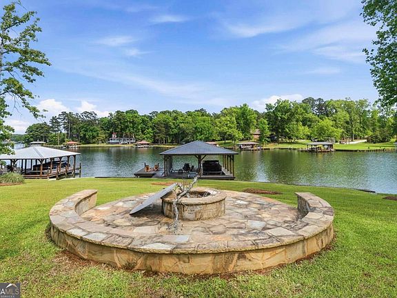 3rd image of 110 S Cay Dr