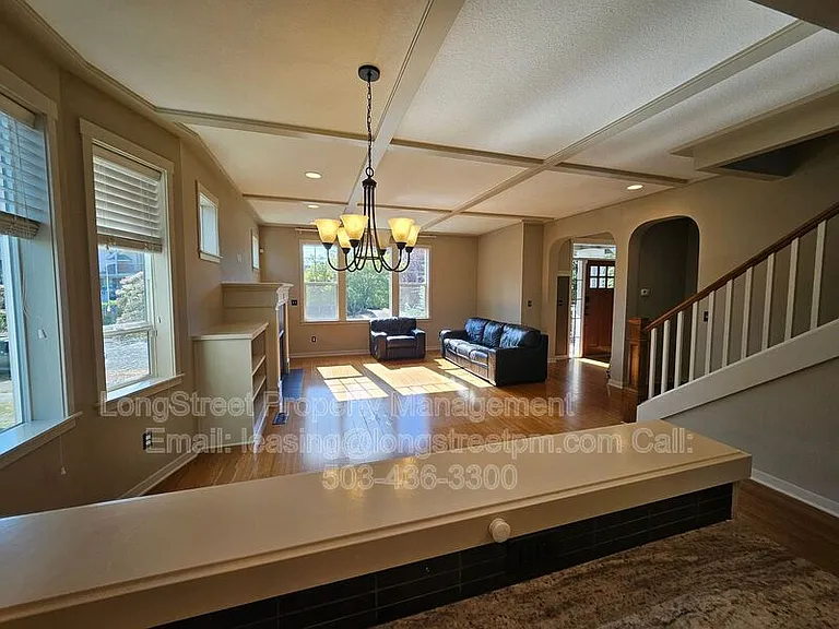 6458 NE 8th Ave — Photo 9