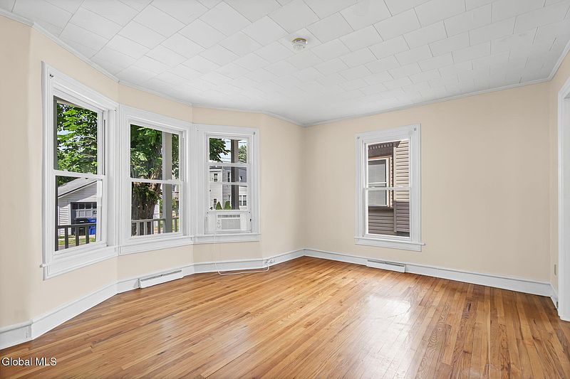 5th image of 3 Ball Place