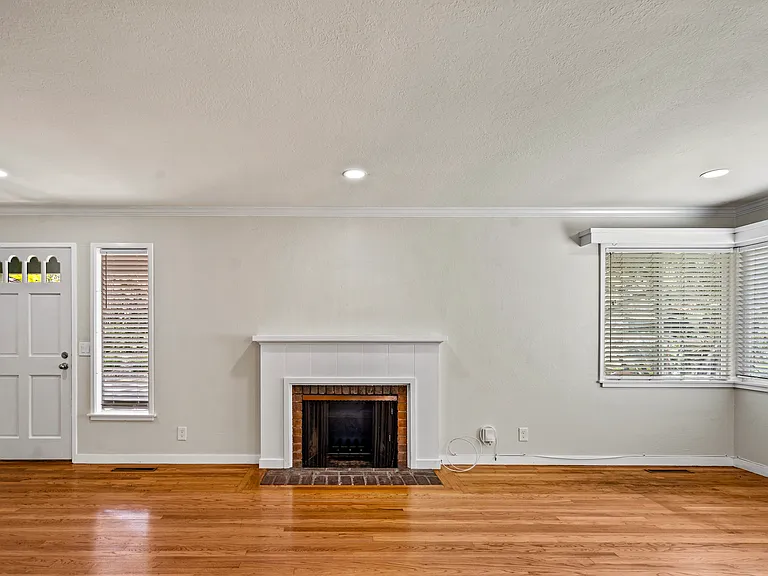 1087 Lariat Ln — Photo 6