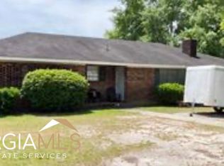405 E Smith St, Claxton, GA 30417