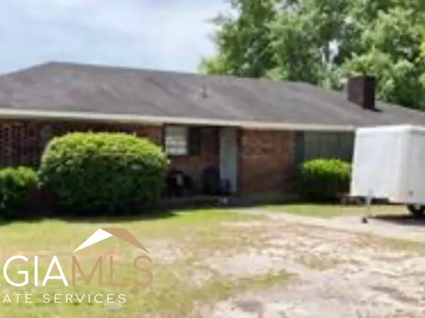 405 E Smith St, Claxton, GA 30417