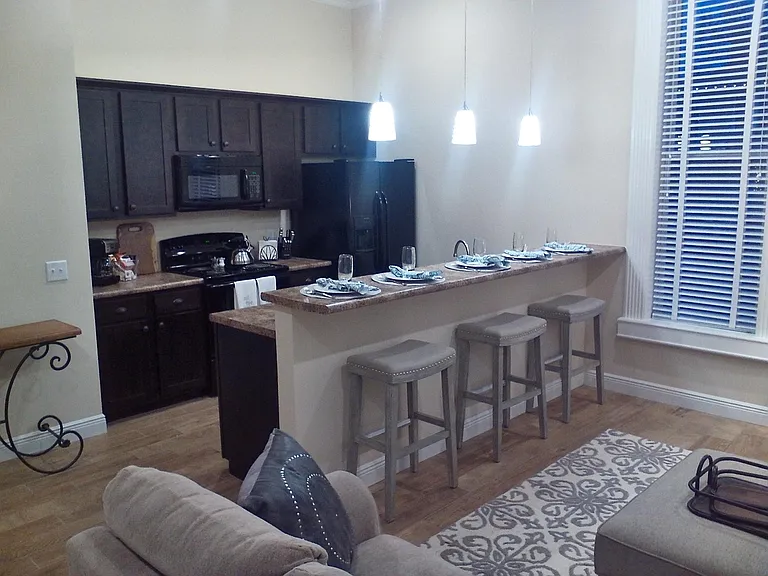 114 E University St — Photo 27