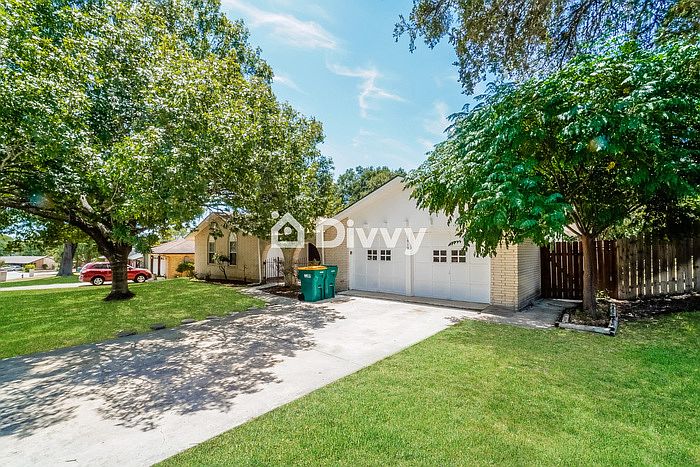 1st image of 13619 Oak Breeze