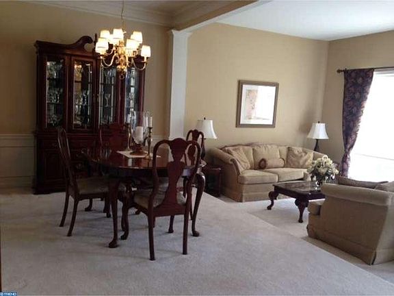 4th image of 826 W Boxborough Dr
